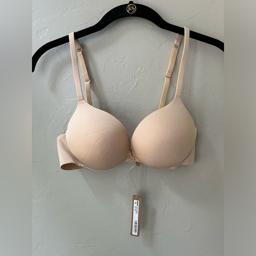 ✨SKIMS ULTIMATE TEARDROP PLUNGE PUSH UP BRA IN SAND 34B